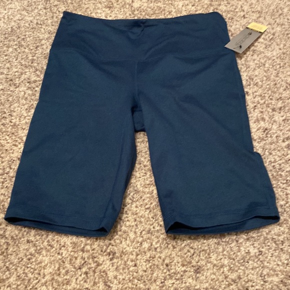 NWT - medium activewear lot - Picture 2 of 8